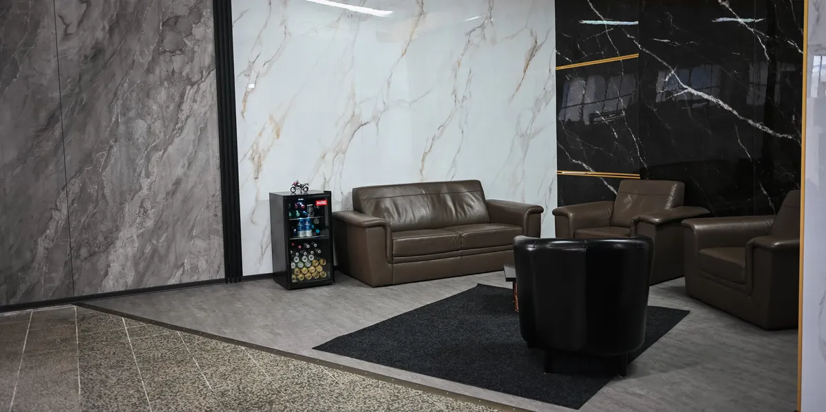 Showroom - Image 3